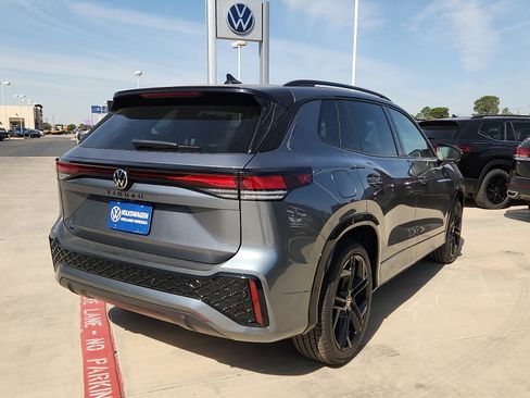 New 2026 Volkswagen Tiguan SE R-Line FWD image 7