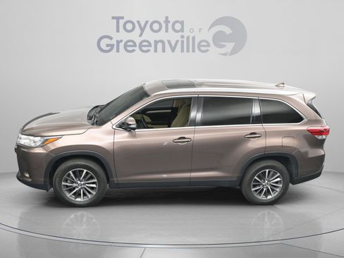 Used 2019 Toyota Highlander XLE image 4