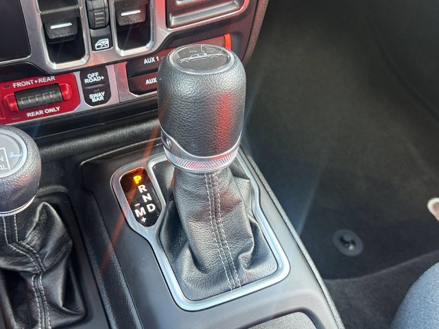 Used 2025 Jeep Gladiator Rubicon AWD/4WD image 24