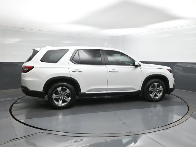 Used 2025 Honda Pilot EX-L image 11