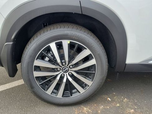 New 2025 Nissan Pathfinder Platinum image 22