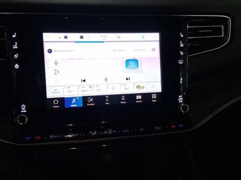 Used 2024 Jeep Wagoneer L Series II w/ Flexible Seating Group image 11