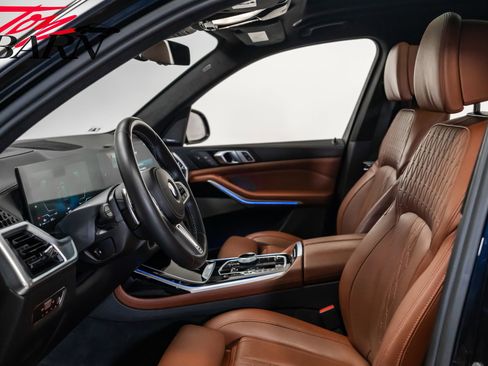 Used 2023 BMW X7 M60i w/ Executive Package image 25