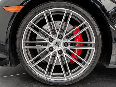 Used 2017 Porsche 911 4 Cabriolet AWD/4WD image 10
