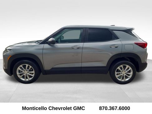 Certified 2025 Chevrolet TrailBlazer LS w/ LS Convenience Package FWD image 4