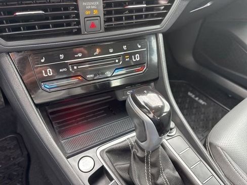 Used 2025 Volkswagen Jetta SEL FWD image 22