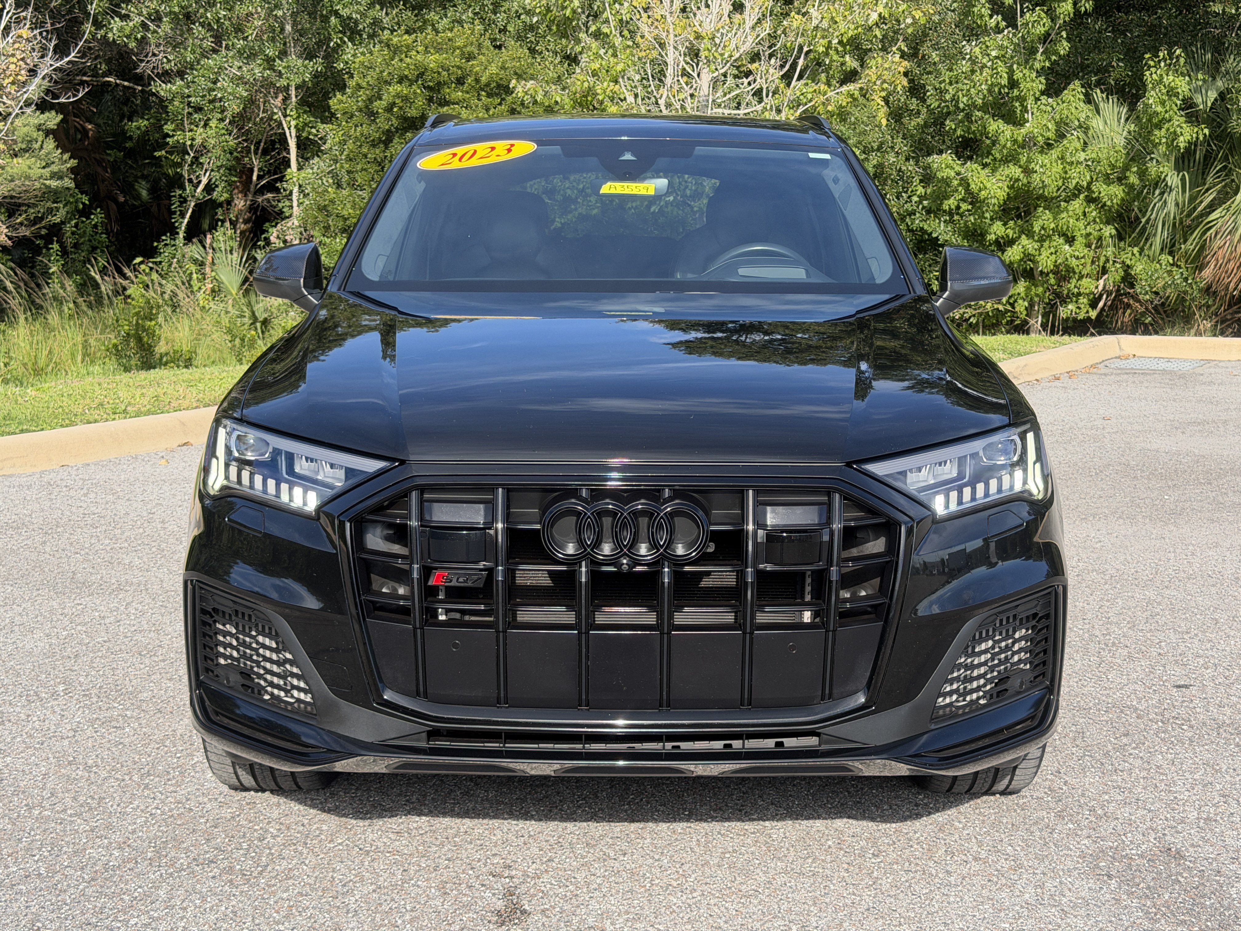 Used 2023 Audi SQ7 Prestige AWD/4WD image 2