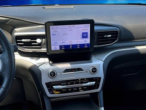 Certified 2022 Ford Explorer XLT w/ Equipment Group 202A image 6