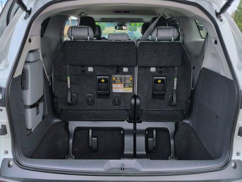 Certified 2024 Toyota Sienna XLE FWD image 13