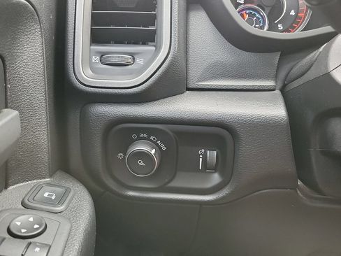Used 2023 RAM 2500 Tradesman w/ Chrome Appearance Group AWD/4WD image 14