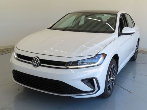 New 2025 Volkswagen Jetta SE image 9