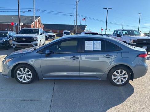 Used 2022 Toyota Corolla LE image 6