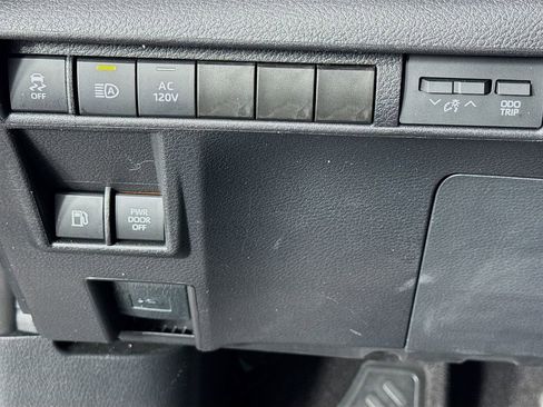 Used 2025 Toyota Sienna XLE w/ XLE Plus Package image 14