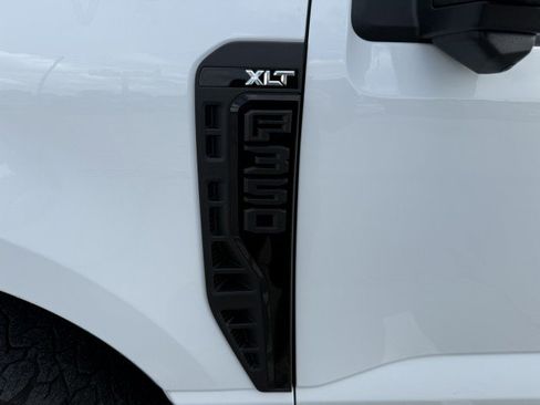 Used 2023 Ford F350 XLT w/ XLT Premium Package AWD/4WD image 18