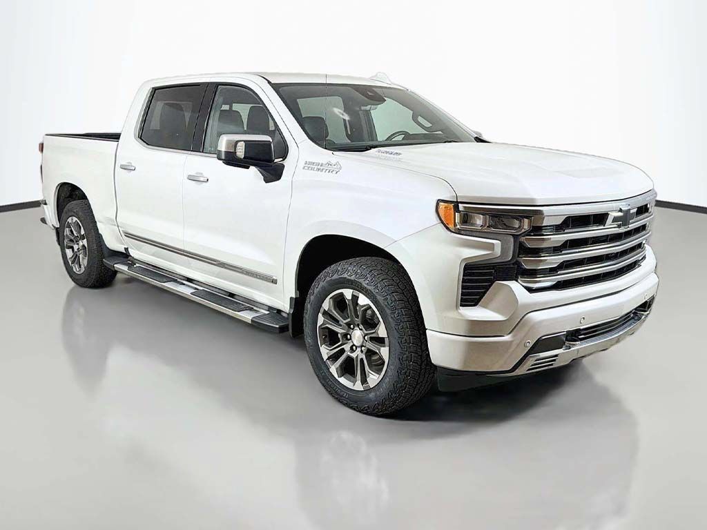 Used 2024 Chevrolet Silverado 1500 High Country w/ Technology Package AWD/4WD image 2