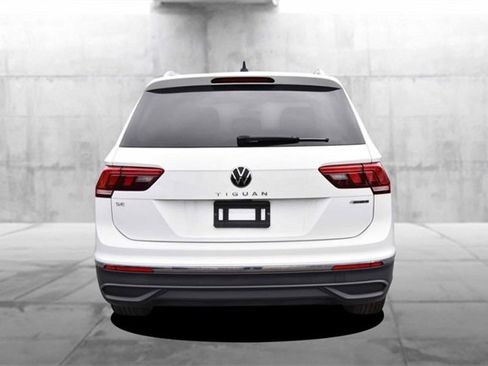 Certified 2022 Volkswagen Tiguan SE image 6