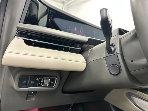 Used 2024 Lincoln Nautilus Premier w/ Equipment Group 102A image 34