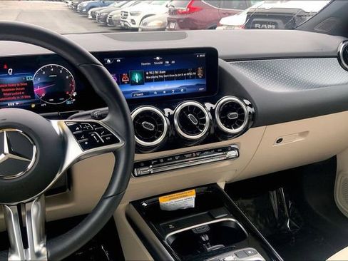 Used 2025 Mercedes-Benz GLA 250 4MATIC image 5