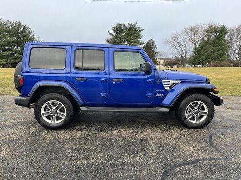 Used 2018 Jeep Wrangler Unlimited Sahara w/ Cold Weather Group image 3