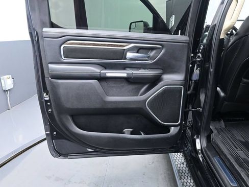 Used 2019 RAM 1500 Laramie AWD/4WD image 16
