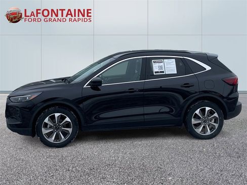 Used 2024 Ford Escape Platinum image 4