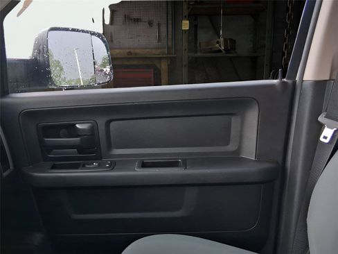 Used 2017 RAM 2500 Tradesman w/ Chrome Appearance Group RWD image 14