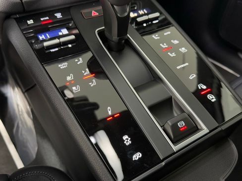 New 2026 Porsche Macan image 33