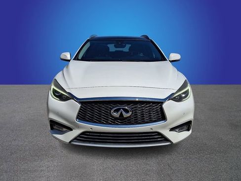 Used 2018 INFINITI QX30 Premium w/ Navigation Package FWD image 2