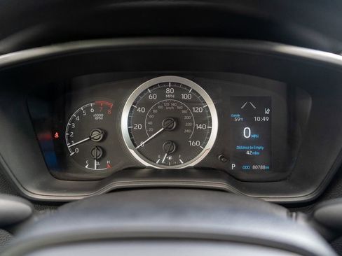 Used 2021 Toyota Corolla LE image 23