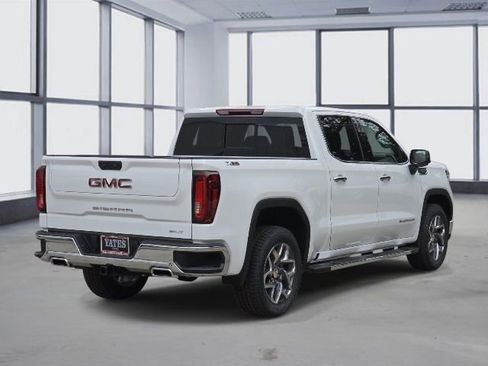 New 2026 GMC Sierra 1500 SLT image 3