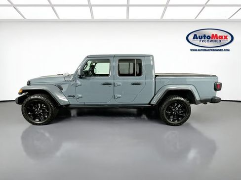Used 2025 Jeep Gladiator Sport AWD/4WD image 9