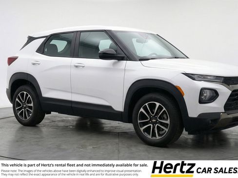 Used 2025 Chevrolet TrailBlazer LT image 1