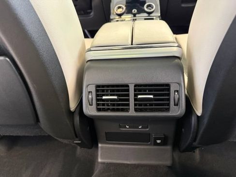 Used 2019 Land Rover Range Rover Velar R-Dynamic SE AWD/4WD image 23