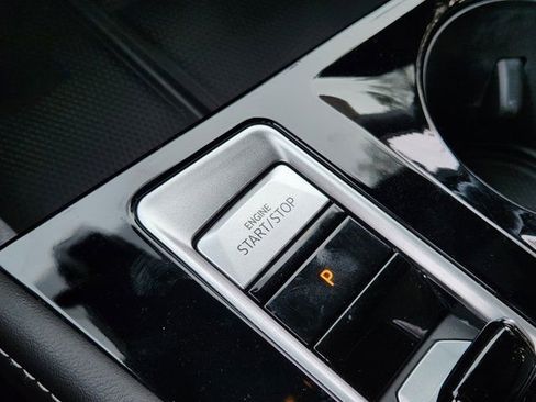 Used 2024 Volkswagen Atlas Cross Sport SEL R-Line image 8