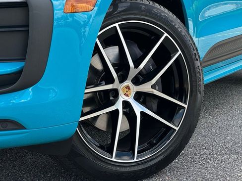 Certified 2023 Porsche Macan AWD/4WD image 6
