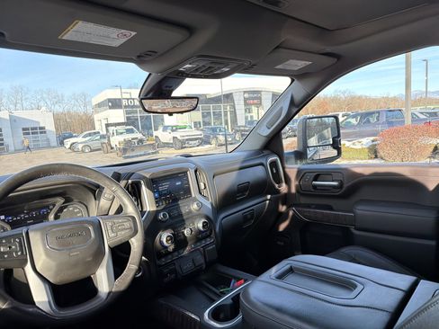 Used 2022 GMC Sierra 3500 Denali w/ Denali Black Diamond Edition image 15