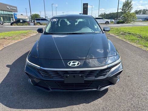 Used 2024 Hyundai Elantra SEL FWD image 9