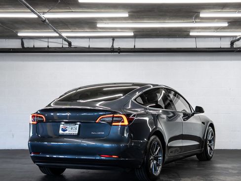 Used 2022 Tesla Model 3 Long Range AWD/4WD image 5