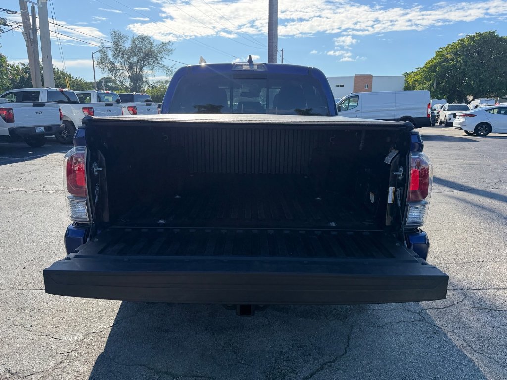 Used 2022 Toyota Tacoma TRD Sport w/ Black Out Package (TMS) AWD/4WD image 14