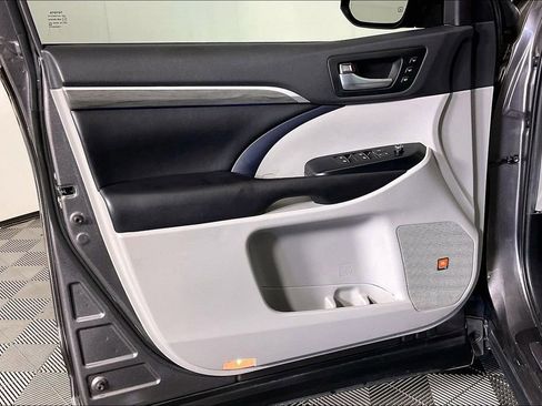 Used 2019 Toyota Highlander Limited image 25
