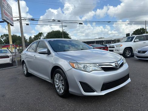 Used 2014 Toyota Camry LE FWD image 2