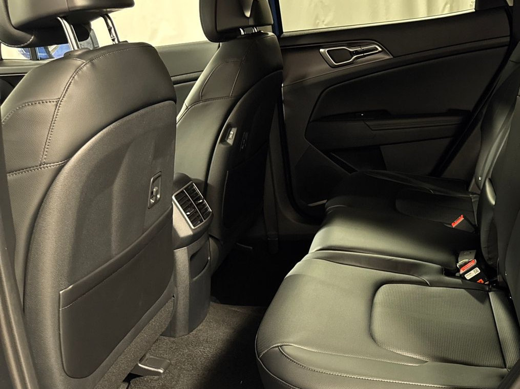 Certified 2026 Kia Sportage EX AWD/4WD image 5