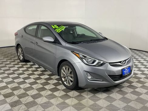 Used 2015 Hyundai Elantra SE w/ Option Group 02 FWD image 17