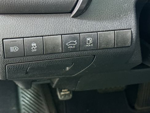 Used 2019 Toyota Camry LE FWD image 17
