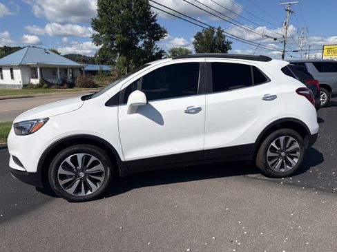Used 2022 Buick Encore Preferred w/ Safety Package AWD/4WD image 2