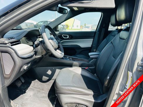 Used 2023 Jeep Compass Limited AWD/4WD image 3
