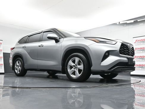 Used 2021 Toyota Highlander LE image 33