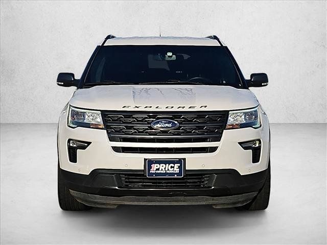Used 2018 Ford Explorer XLT w/ Equipment Group 202A FWD image 2