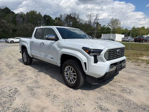 Used 2024 Toyota Tacoma Limited w/ Limited Package (LT) image 7