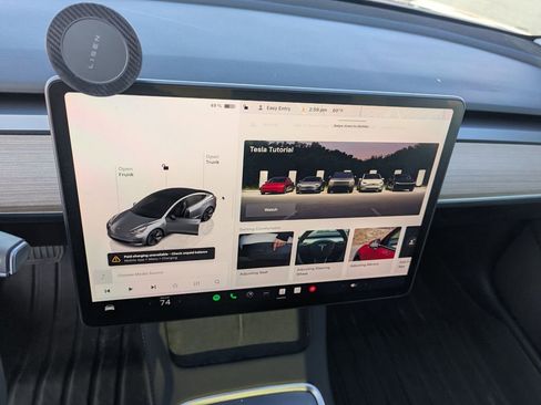 Used 2023 Tesla Model 3 Standard Range image 14